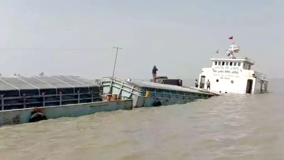পশ্চিমবঙ্গের মুরিগঙ্গা নদীতে ডুবল বাংলাদেশি জাহাজ
