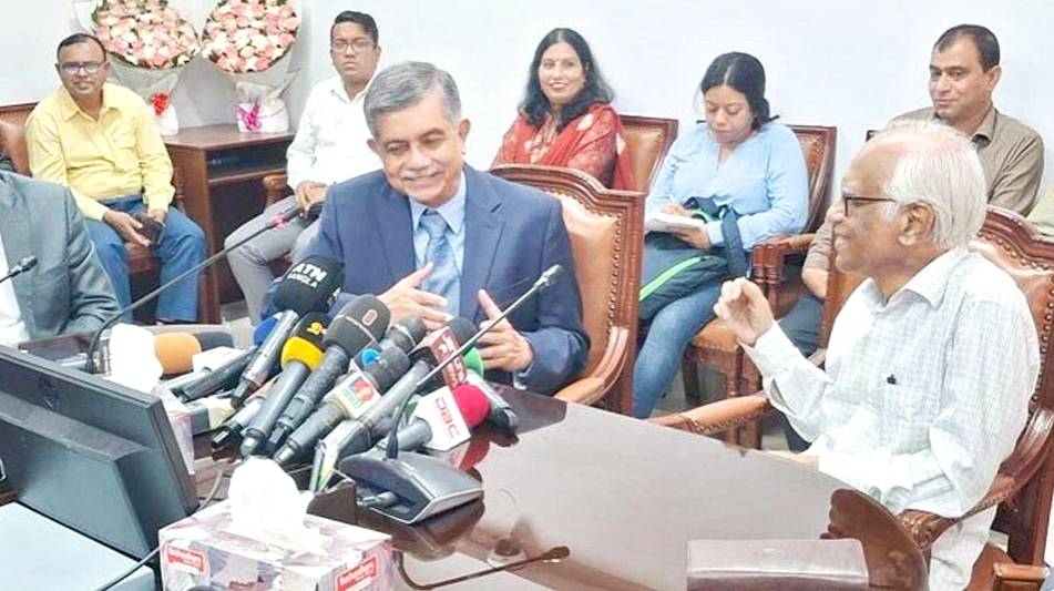 শিক্ষা উপদেষ্টা সি আর আবরার: ‘দেশেই ভবিষ্যৎ গড়বে আমাদের ছাত্রছাত্রীরা’
