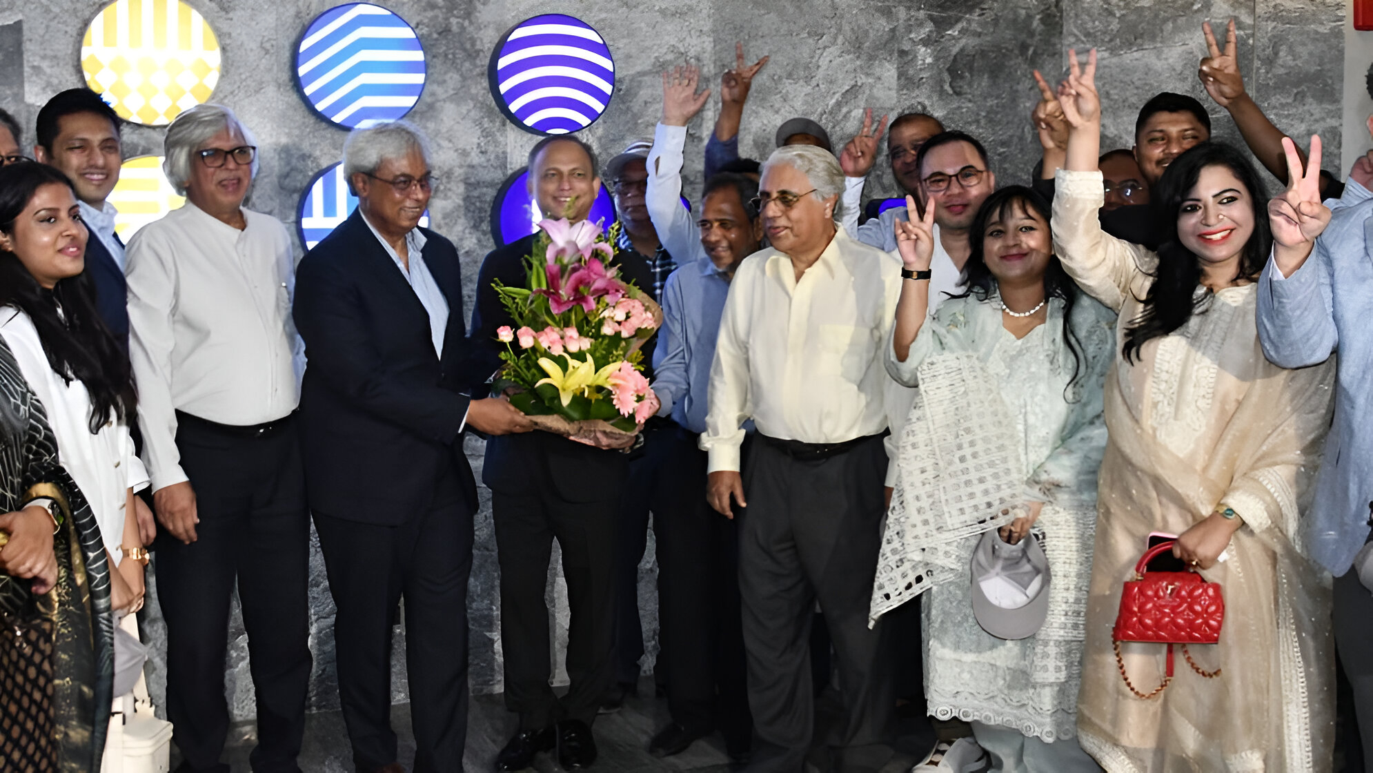 বিজিএমইএ নির্বাচন জমে উঠেছে, দুই প্যানেলের মনোনয়নপত্র জমা