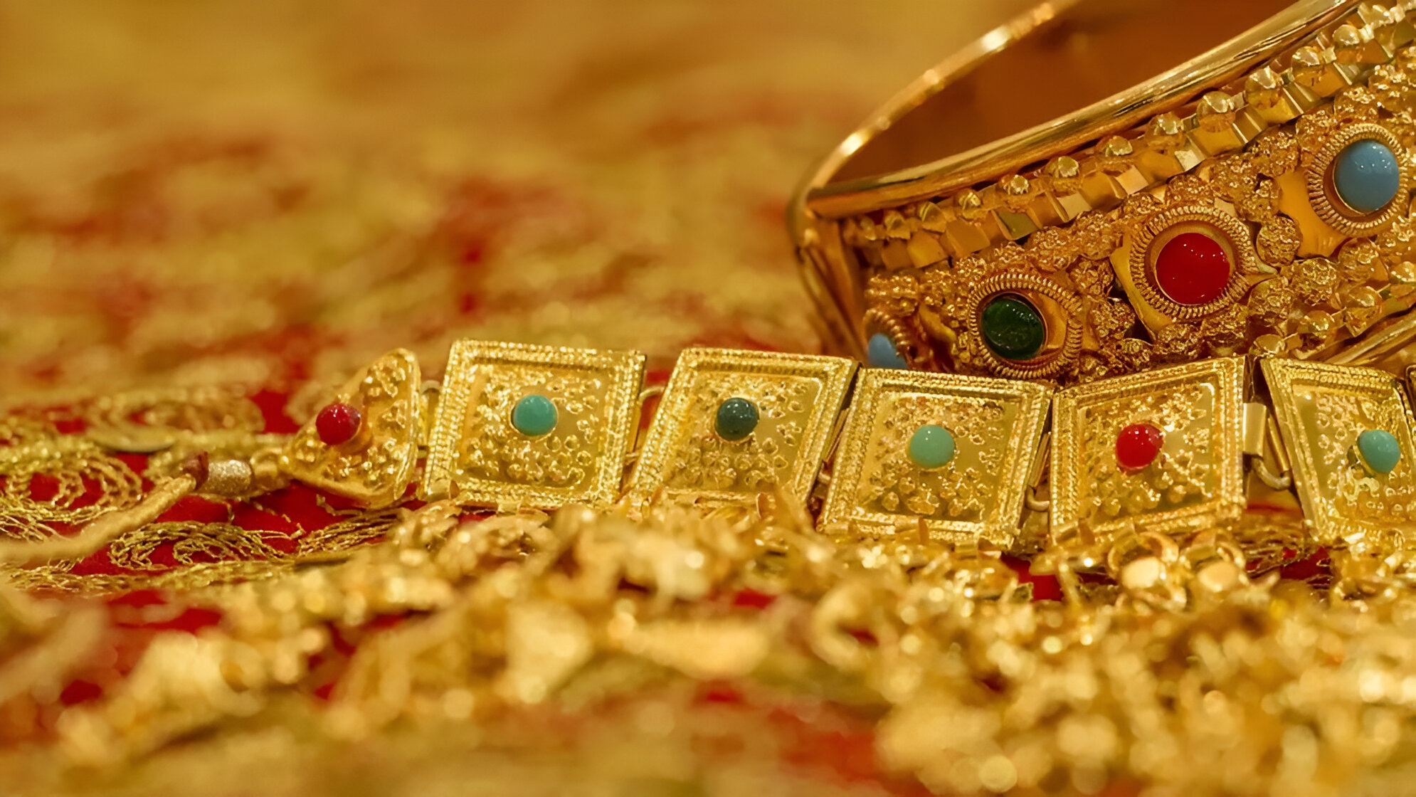 স্বর্ণের দাম কমাল বাজুস, রূপার বাজার স্থিতিশীল