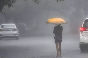 আবহাওয়ার খবর: ঢাকায় হালকা থেকে মাঝারি বজ্রবৃষ্টির সম্ভাবনা, কমতে পারে তাপমাত্রা