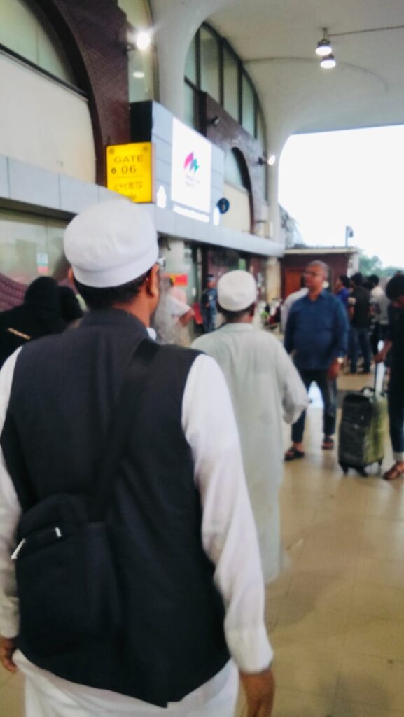 শায়খ হাফীজুদ্দীন মালয়েশিয়া সফর, আল্লামা হাফীজুদ্দীনের আগমন, ইস্তেকবাল মালয়েশিয়ায়, US-Bangla মালয়েশিয়া, মালয়েশিয়ার কুয়ালালামপুর আন্তর্জাতিক বিমানবন্দর, ওলামায়ে কেরামের অভ্যর্থনা, হাফীজুদ্দীন সাহেব সফর ২০২৫।