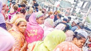 টিসিবি ট্রাকসেল ২০২৫, টিসিবি নিত্যপণ্য, টিসিবি ট্রাকে বিশৃঙ্খলা, সাশ্রয়ী মূল্যে তেল ডাল চিনি, টিসিবি ভ্রাম্যমাণ ট্রাক ঢাকা, ট্রাকসেল ভোগান্তি