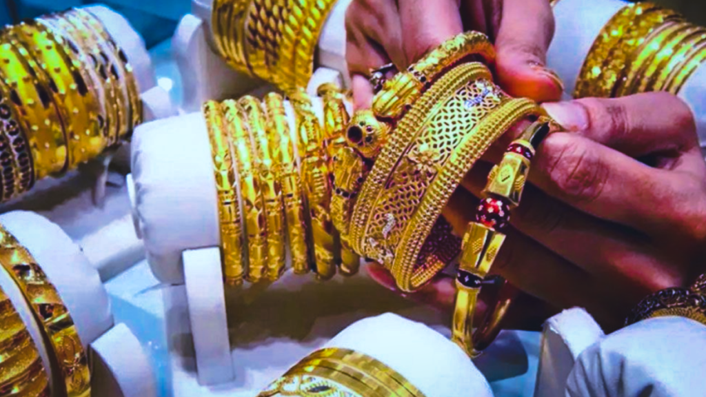 আজকের স্বর্ণের দাম, স্বর্ণের দাম, গোল্ড প্রাইস বাংলাদেশ, বাজুস, ২২ ক্যারেট স্বর্ণ, ভরি স্বর্ণের দাম, সোনার বাজার, স্বর্ণের নতুন দাম, রুপার দাম, বাংলাদেশ অর্থনীতি, স্বর্ণের বাজার, আজ সোনার দাম