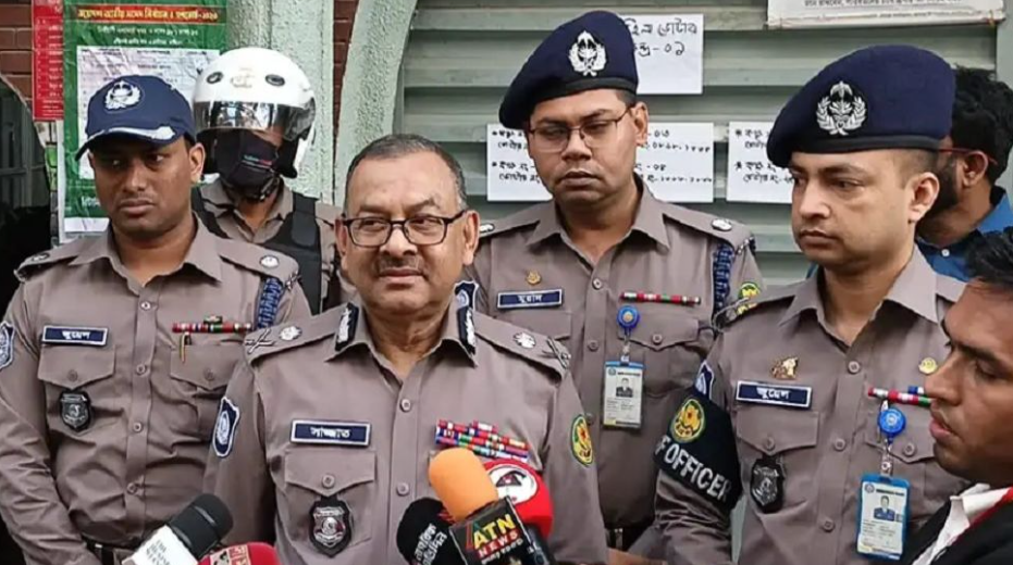 শহীদ মিনার ঘিরে নিরাপত্তা ব্যবস্থা পরিদর্শন করছে পুলিশ ও র‍্যাব