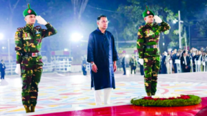 তারেক রহমান, ভাষা শহীদ দিবস, কেন্দ্রীয় শহীদ মিনার, পুষ্পস্তবক অর্পণ, বাংলা ভাষা আন্দোলন, একুশে ফেব্রুয়ারি, প্রধানমন্ত্রী শ্রদ্ধা, জাতীয় দিবস অনুষ্ঠান